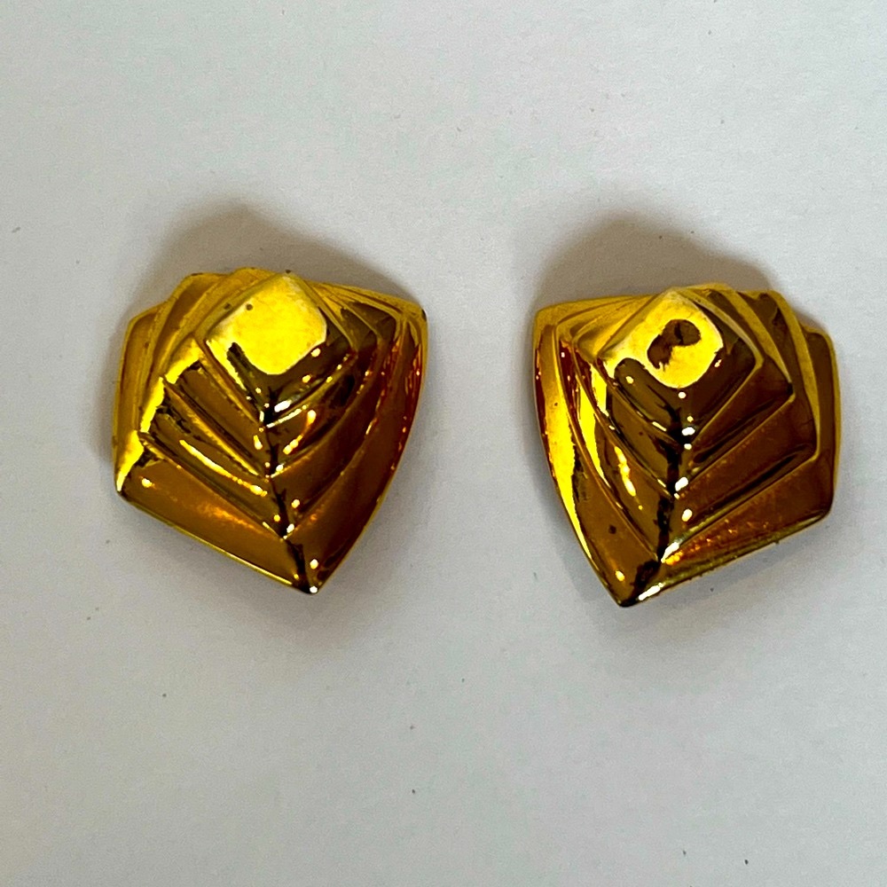 Vintage Gold Tone 70’s Style Clip On Earrings.